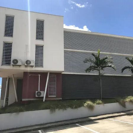 Meuble De Standing Au Coeur Des Commodites Schoelcher Kültér fotó